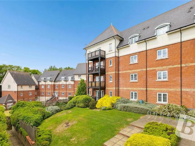 Flat for sale in Navestock Side, Essex