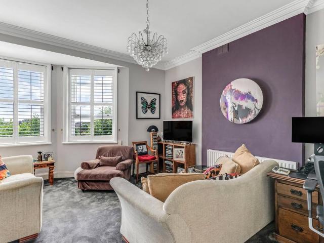 Flat for sale in West Hampstead, Greater London