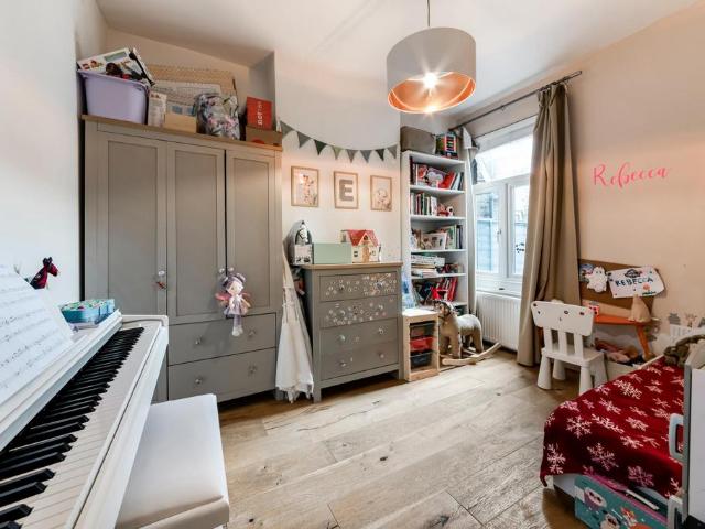 Flat for sale in Canning Town, Greater London