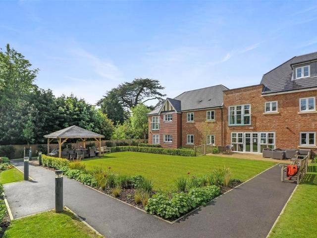Flat for sale in London Borough of Croydon, Sanderstead