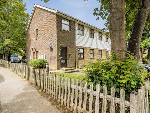 Flat for sale in Farnborough, Greater London