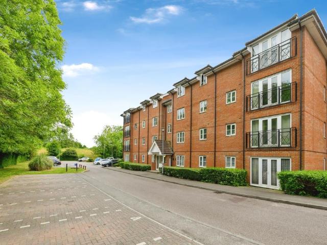 Flat for sale in Broxbourne, Hertfordshire
