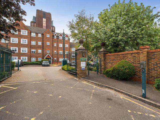 Flat for sale in Horsell, Woking