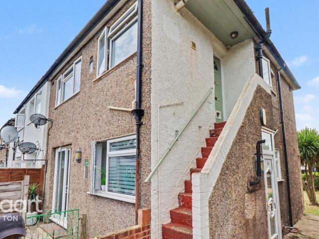 Flat for sale in The Wrythe, Greater London
