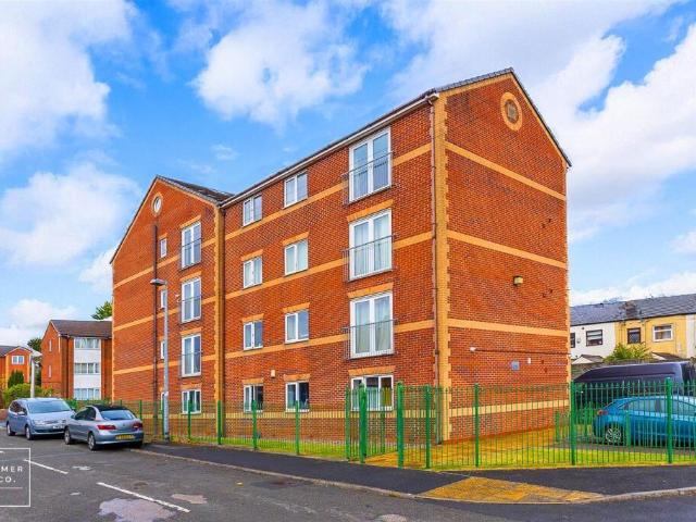 Flat for sale in Salford, Greater Manchester