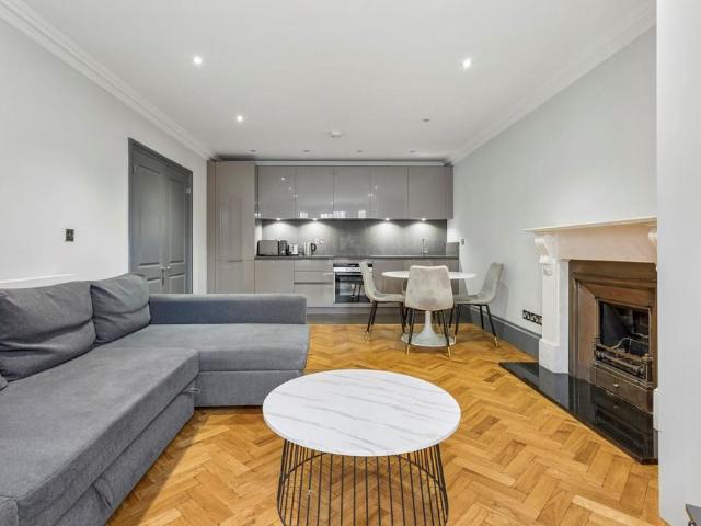 Flat for sale in West Kensington, Greater London