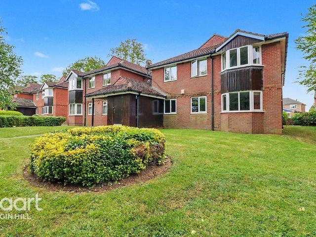 Flat for sale in London Borough of Bromley, Greater London
