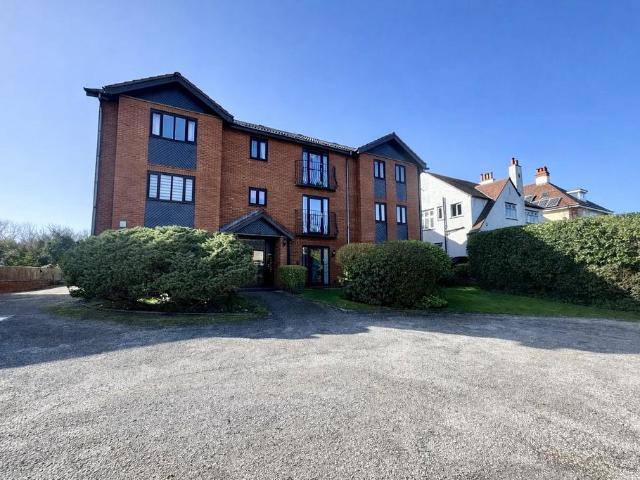 Flat for sale in Ainsdale, Sefton