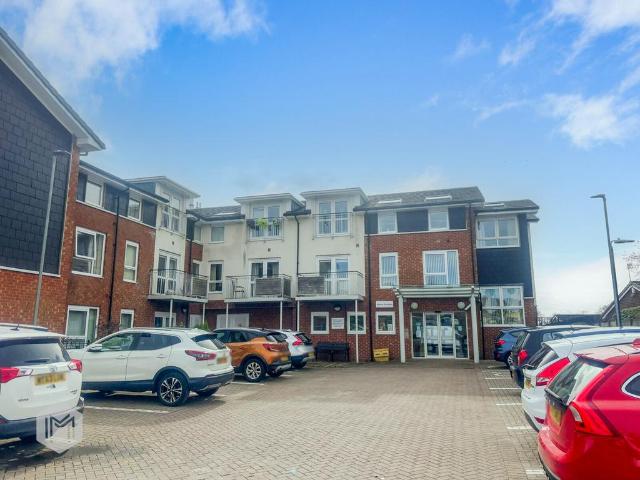 Flat for sale in Bradshaw, Lee Bank