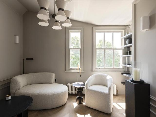 Flat for sale in North Kensington, Greater London