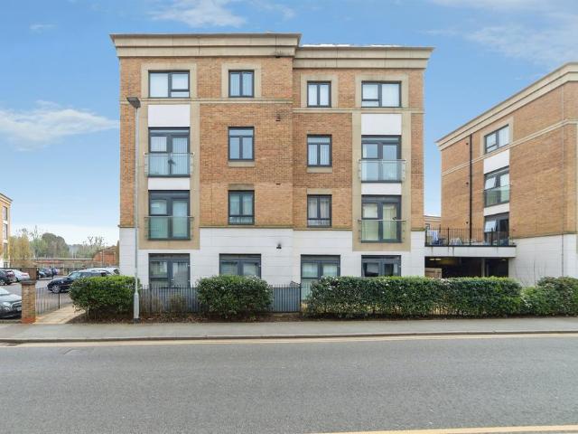 Flat for sale in Hertford, Colliers End