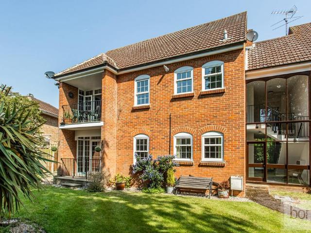 Flat for sale in Chelmsford, Essex