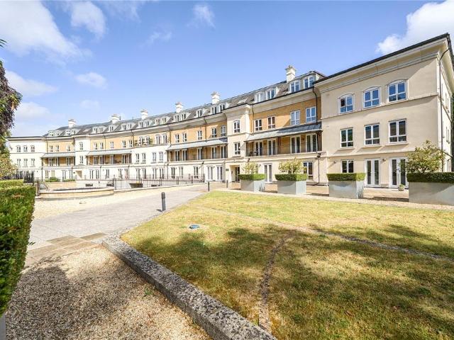 Flat for sale in Horsell, Woking