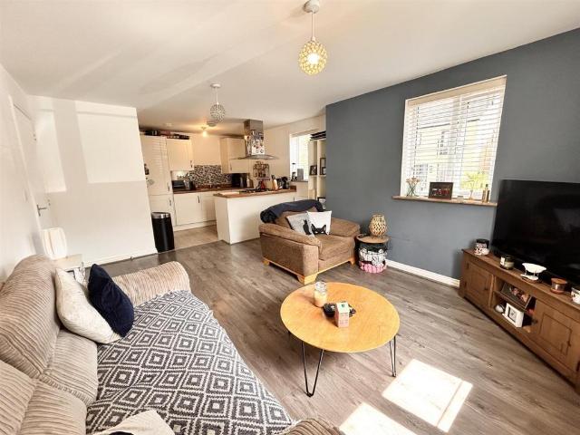Flat for sale in Copley, Savile Park