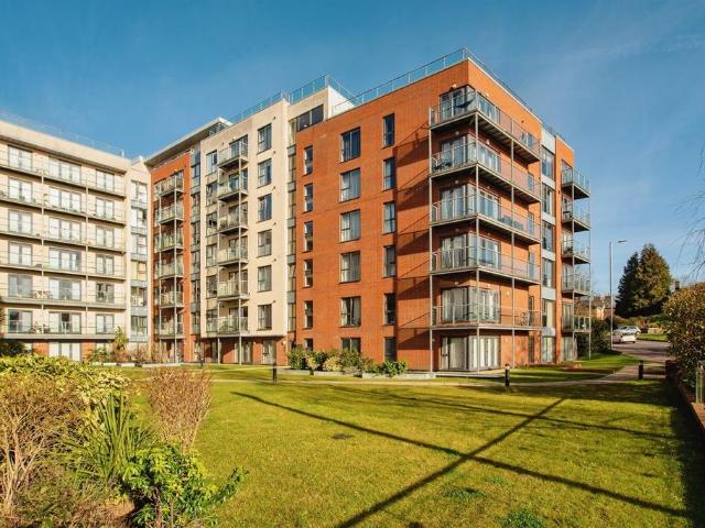 Flat for sale in Highfield, Pouchen End
