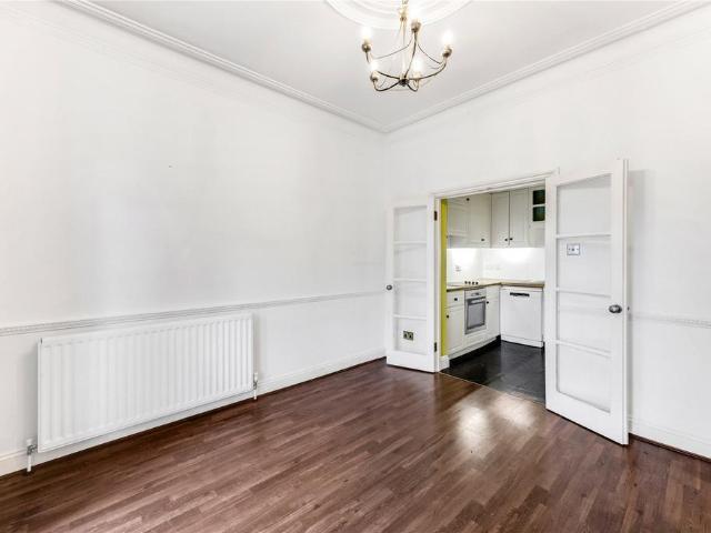 Flat for sale in Shepherd's Hill, Crouch End