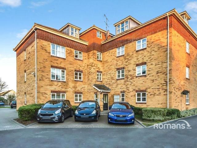 Flat for sale in Wexham Court, Slough