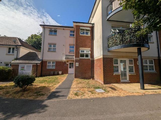 Flat for sale in Helford, Hampshire