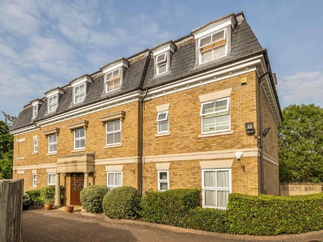 Flat for sale in Greater London