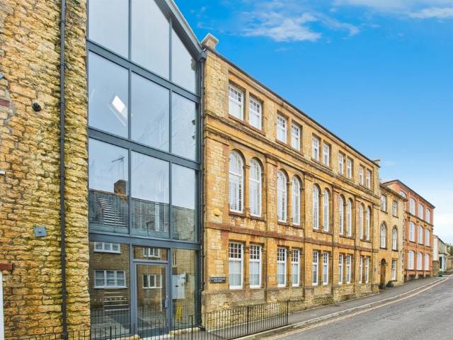 Flat for sale in Broadshard, Somerset