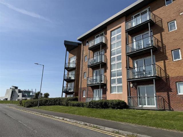 Flat for sale in Seaside, Llanelli