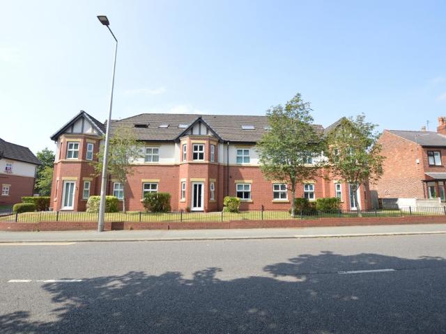 Flat for sale in Wigan, Greater Manchester