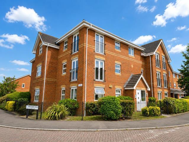 Flat for sale in Hounsome Fields, Priest Down
