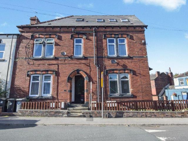 Flat for sale in Armley, West Yorkshire