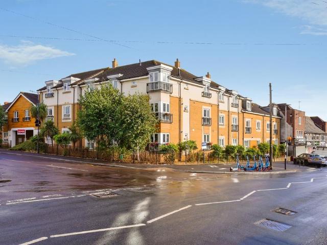 Flat for sale in Hengrove, Bristol