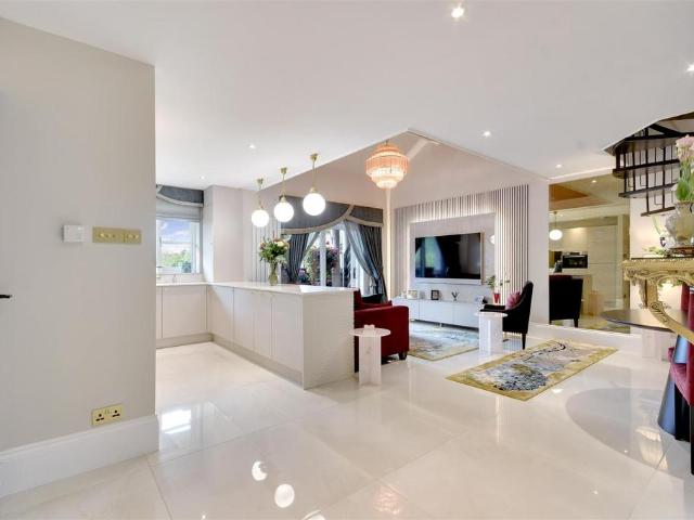 Flat for sale in Hutton, Navestock Side