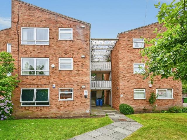 Flat for sale in Calderstones