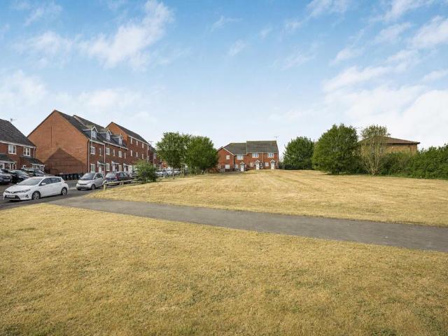 Flat for sale in Woolstrop, Gloucester