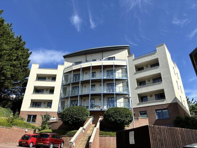 Flat for sale in New Mill, Pouchen End
