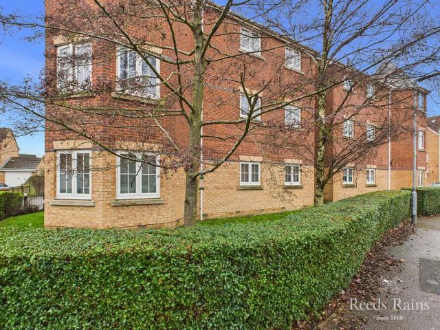 Flat for sale in Kingswood, Hull