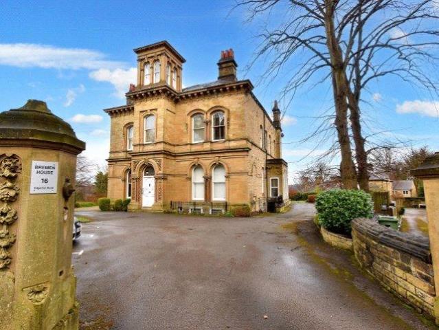 Flat for sale in Huddersfield, West Yorkshire