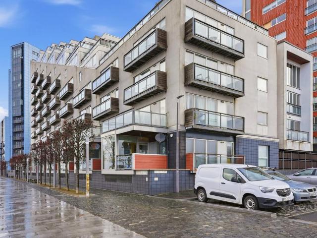 Flat for sale in Thornwood, Govan