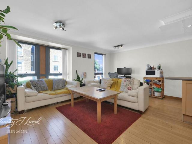 Flat for sale in Dalston, De Beauvoir Town