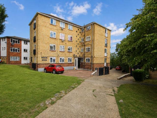 Flat for sale in London Borough of Croydon, South Norwood