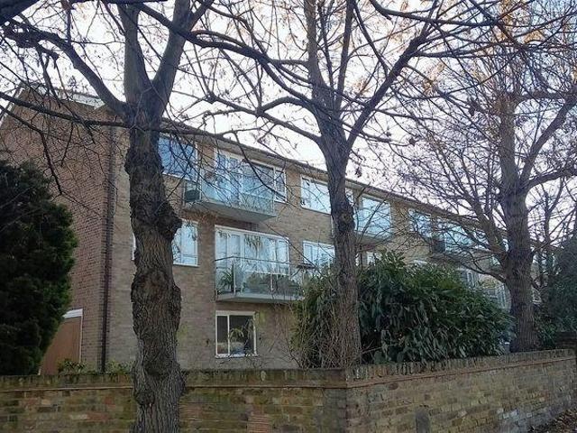 Flat for sale in Lower Green Esher, Blackhills