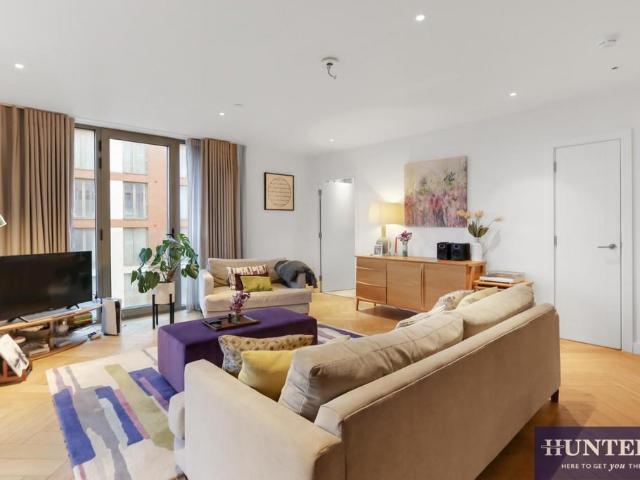 Flat for sale in West Hampstead, Greater London