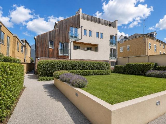 Flat for sale in Stepney, Greater London
