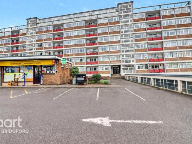 Flat for sale in Compton Acres, Barton In Fabis