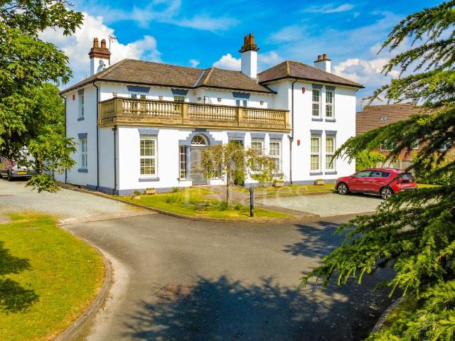 Flat for sale in Catchems End, Wyre Forest
