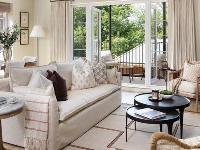 Flat for sale in Fole, Surrey