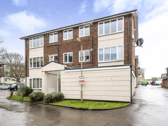 Flat for sale in The Slade, Oxfordshire