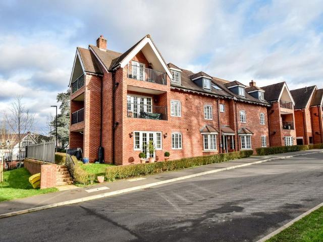 Flat for sale in Chalfont St. Peter, Denham
