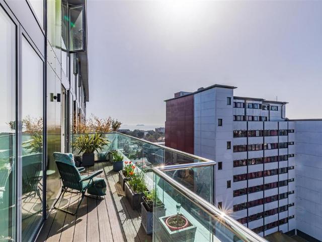Flat for sale in Lansdowne, Springbourne