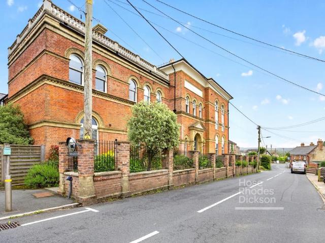 Flat for sale in Havenstreet, Isle Of Wight