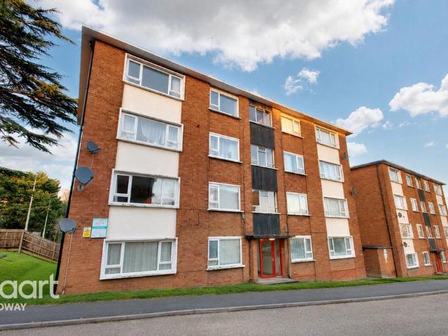 Flat for sale in Strood