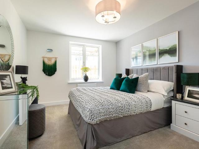 Flat for sale in Horley, Red Hill